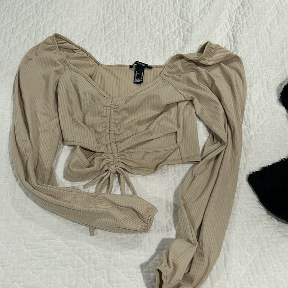 Forever 21 beige crop top twist